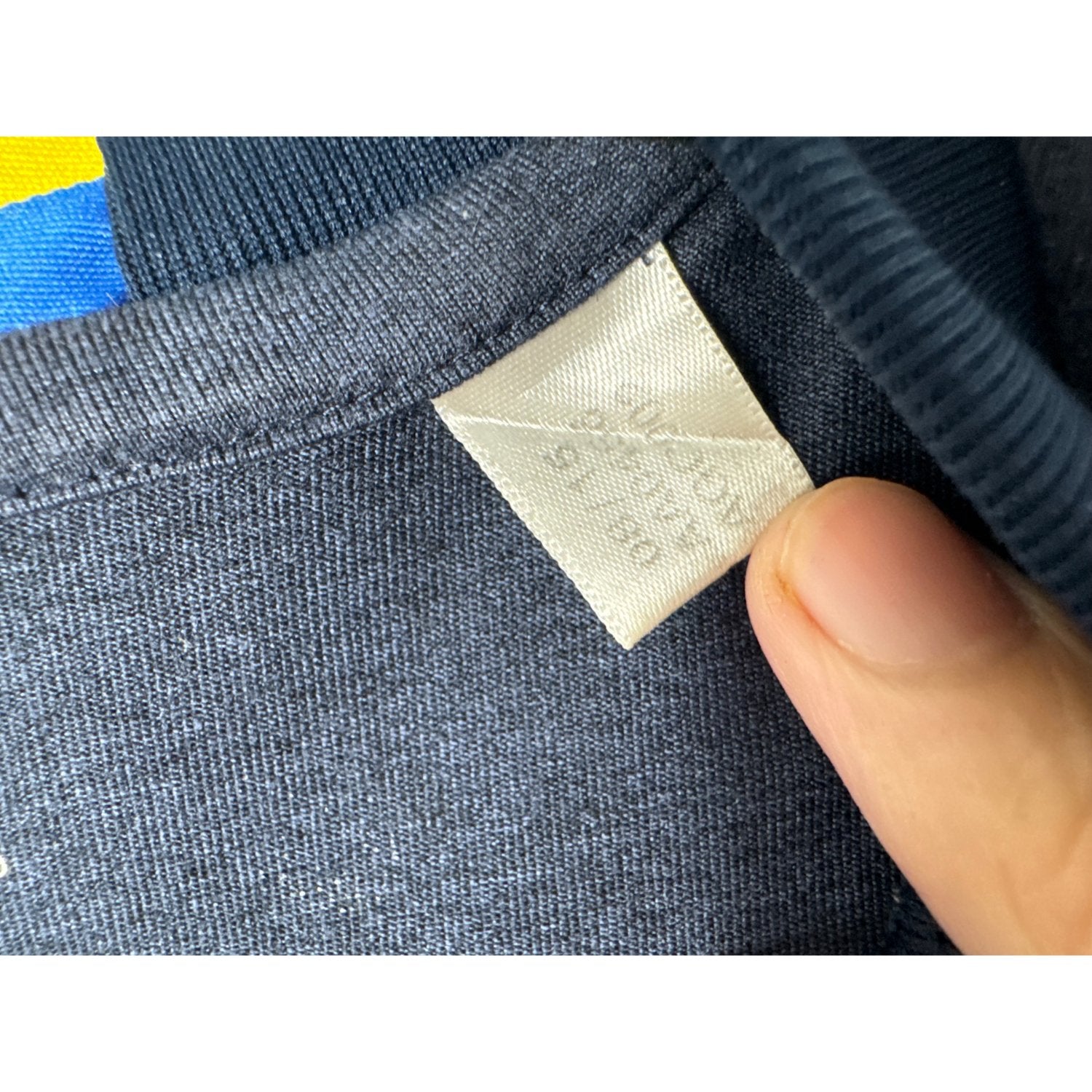 Étiquette d'authenticité avec code Adidas AA0456 prouvant l'originalité du maillot