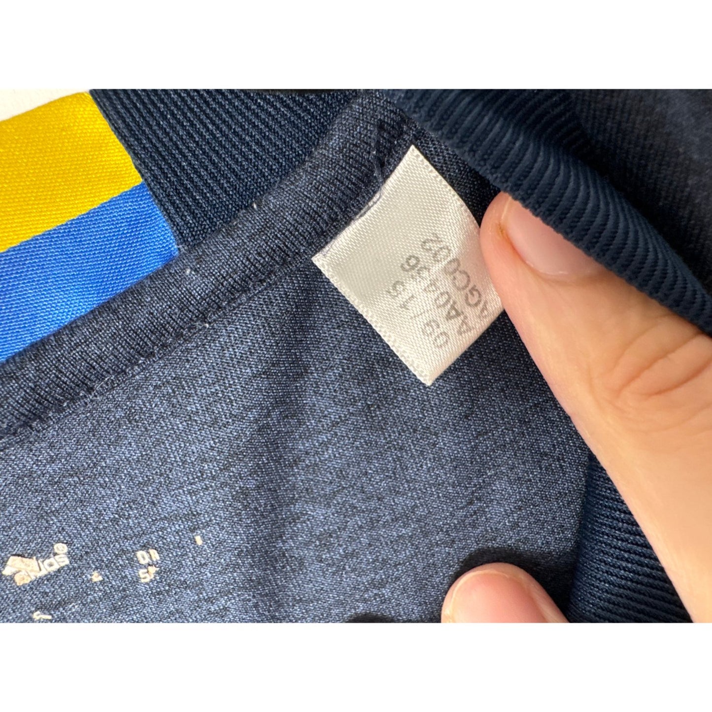 Étiquette d'authenticité avec code Adidas AA0456 prouvant l'originalité du maillot