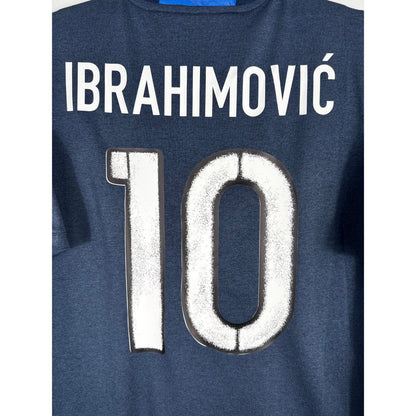 Détail de la typographie du flocage sur le numéro 10 de Zlatan Ibrahimović