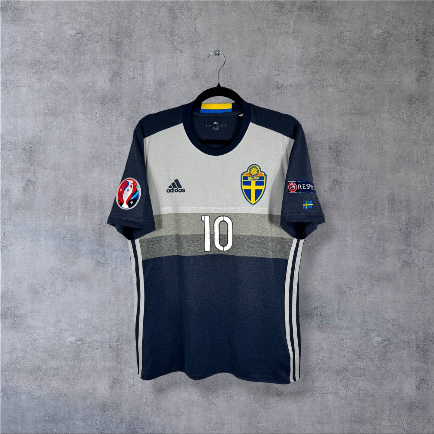 Maillot authentique Suède 2016 Extérieur Adidas bleu marine vue de face
