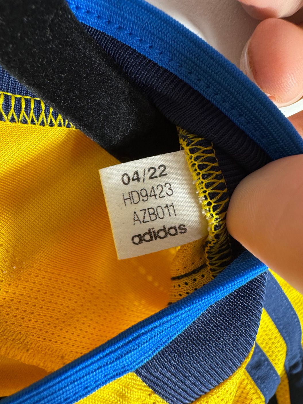 Étiquette d'authenticité avec code Adidas HD9423 prouvant l'originalité du maillot