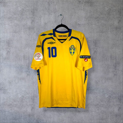 Face du maillot Suède Euro 2008 domicile jaune Umbro avec patch EURO 2008
