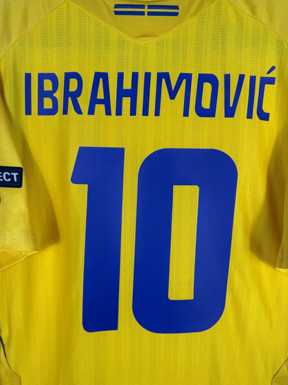 Gros plan du flocage IBRAHIMOVIĆ avec l'accent aigu sur le C final