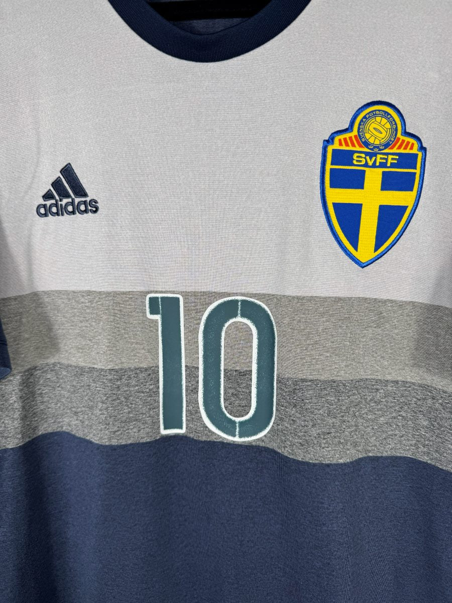 Écusson SvFF brodé et logo Adidas, maillot Suède extérieur Euro 2016 Zlatan Ibrahimović