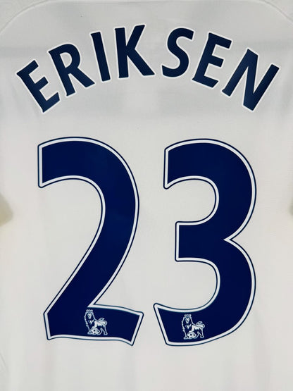 Détail flocage Eriksen 23 bleu marine, maillot Tottenham domicile 2014-2015