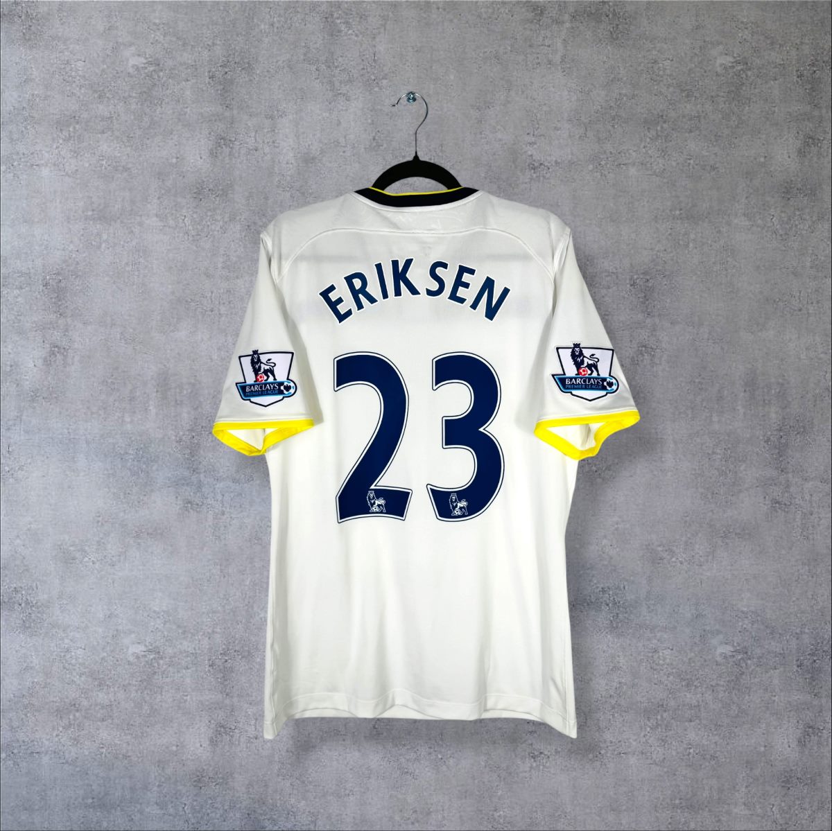 Dos du maillot Tottenham 2014-2015 domicile blanc avec flocage Eriksen N°23 et patchs Barclays Premier League