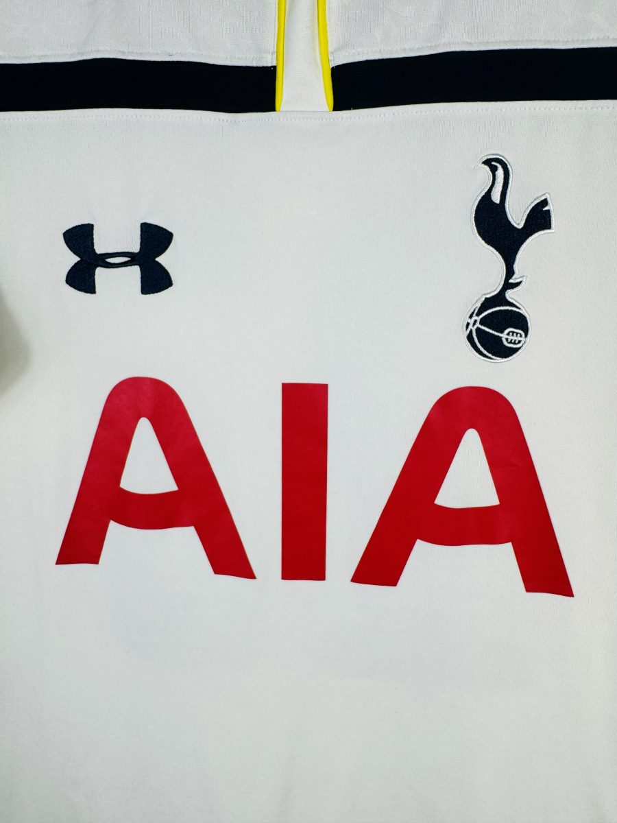 Coq Tottenham, logo Under Armour et sponsor AIA, maillot domicile 2014-2015 Eriksen
