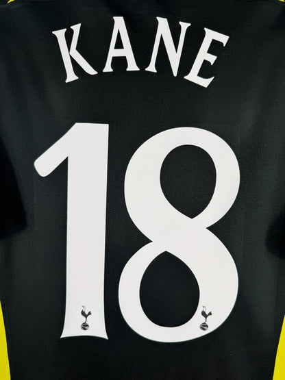 Détail flocage Kane 18 blanc, maillot Tottenham extérieur 2014-2015