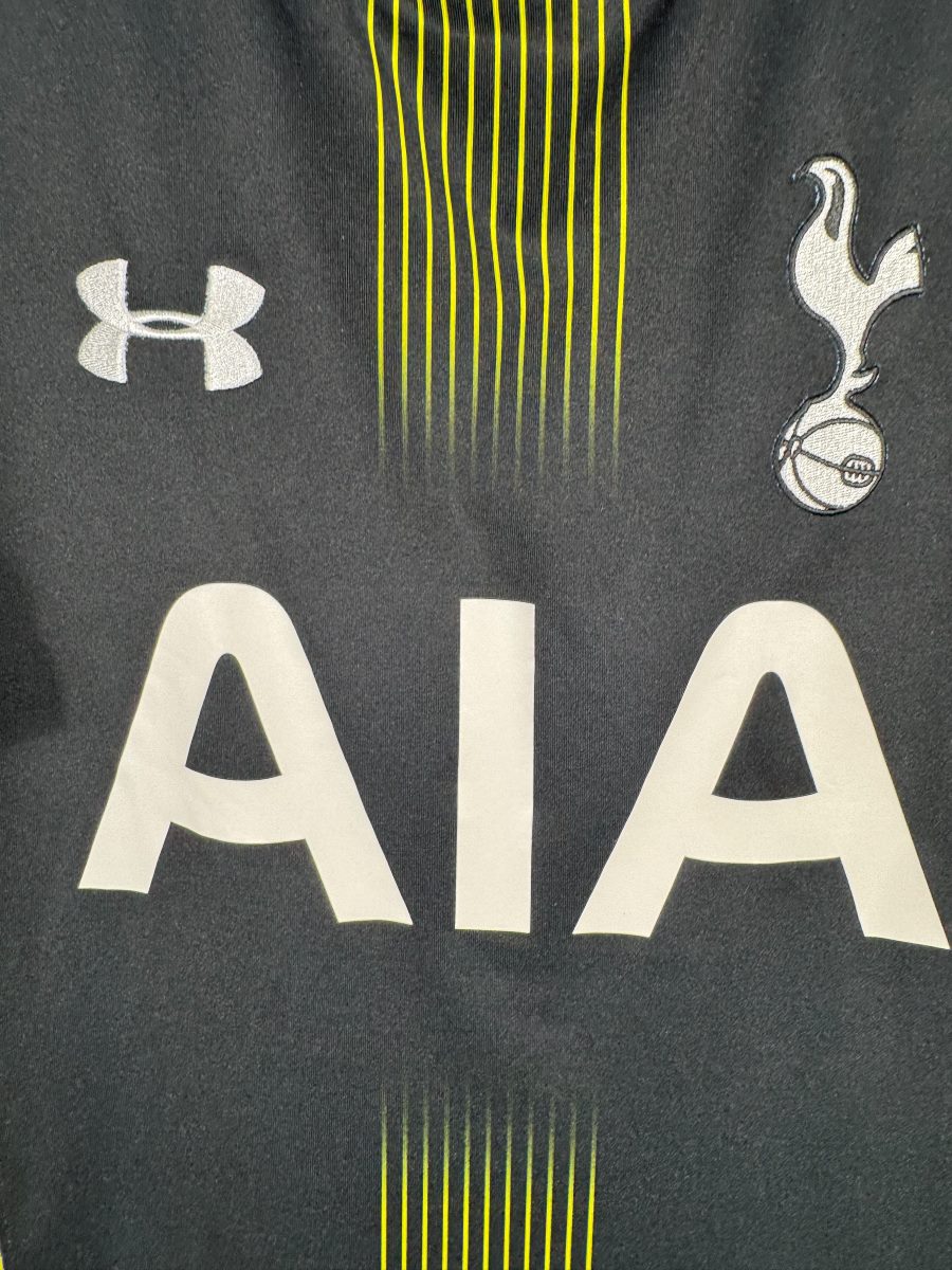 Coq Tottenham, logo Under Armour et sponsor AIA, maillot extérieur 2014-2015 Kane