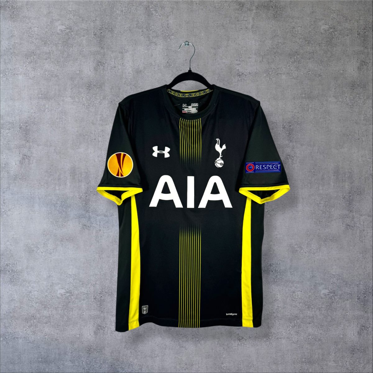 Maillot Tottenham extérieur 2014-2015 Under Armour de face, sponsor AIA