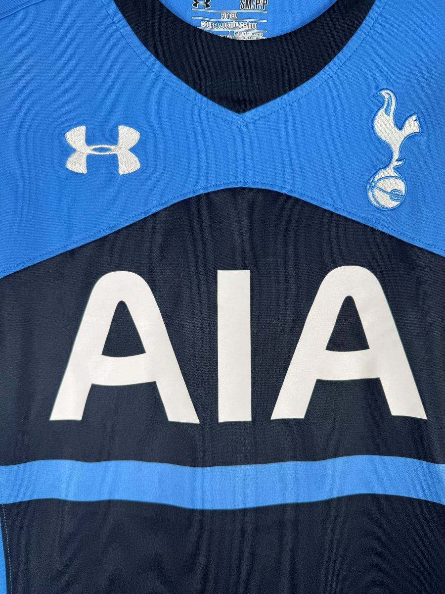 Détail écusson Tottenham et logo Under Armour maillot away 2015-2016