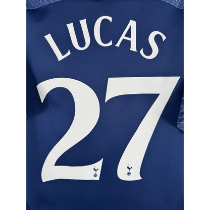 Détail de la typographie du flocage sur le numéro 27 de Lucas Moura