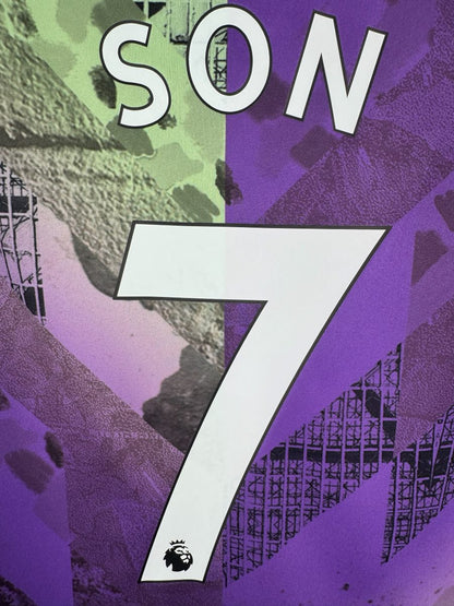 Détail du flocage blanc Son 7 en police Premier League, maillot Tottenham third 2021-2022