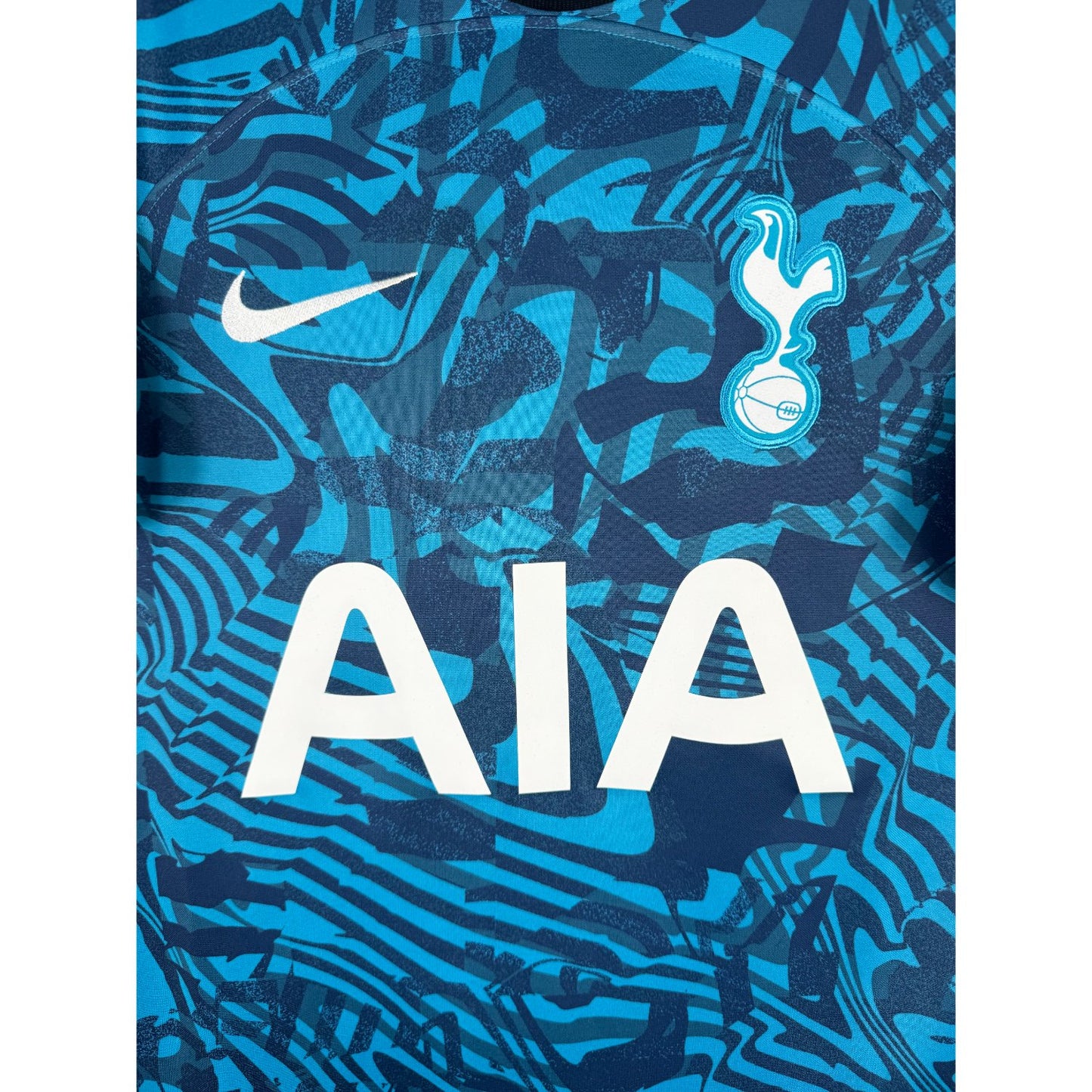 Détail de l'écusson de Tottenham et du logo Nike
