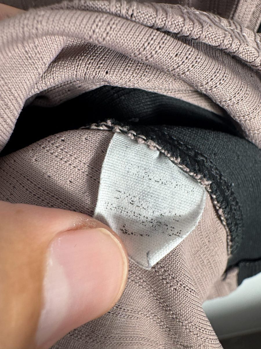 Étiquette intérieure Nike d'origine du maillot Tottenham 2023-2024 third taille M
