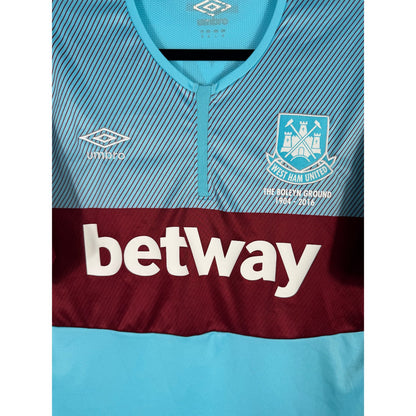 Détail de l'écusson de West Ham et du logo Umbro