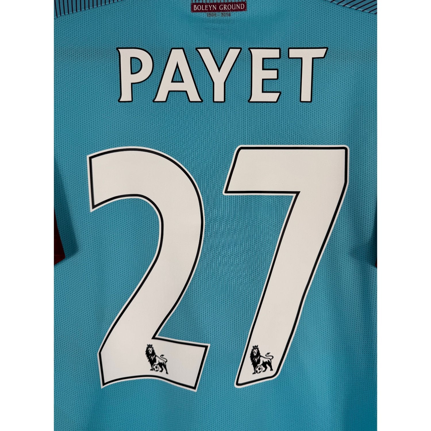 Détail de la typographie du flocage sur le numéro 27 de Dimitri Payet