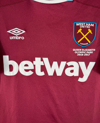 Détail de l'écusson de West Ham et du logo Umbro