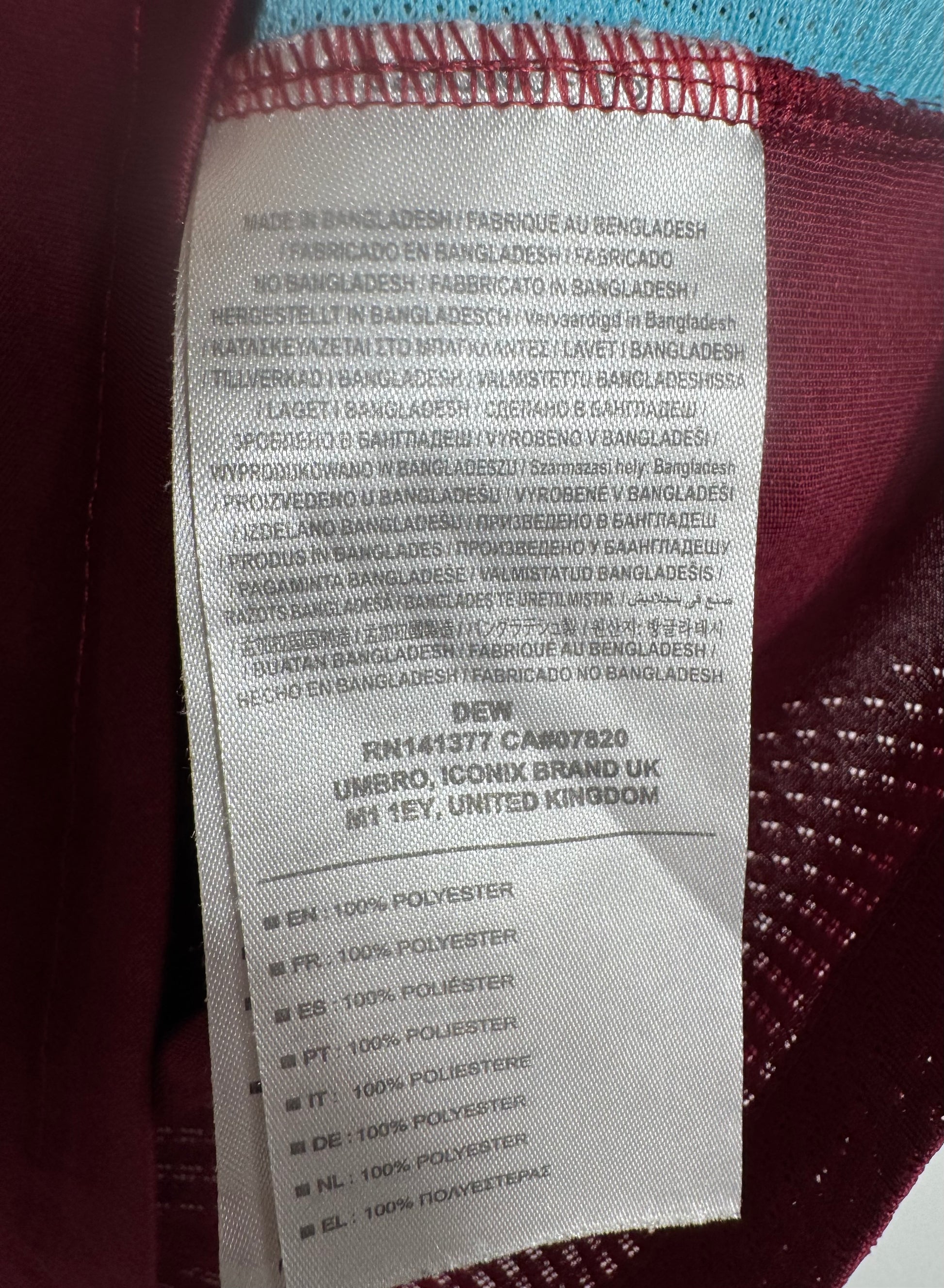 Étiquette d'authenticité Umbro prouvant l'originalité du maillot