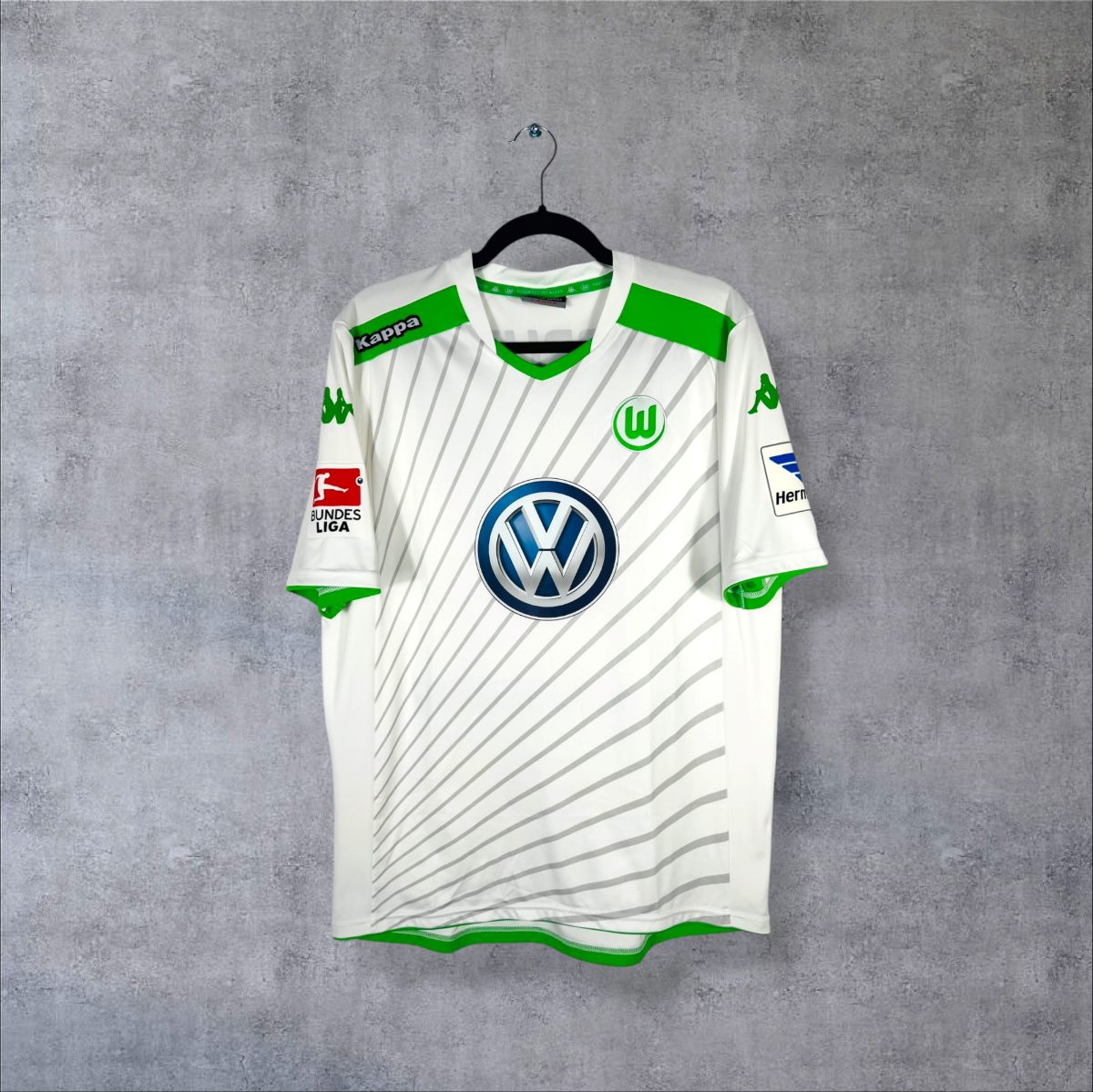 Face du maillot VfL Wolfsburg 2014-2015 extérieur Kappa blanc avec sponsor Volkswagen et col vert