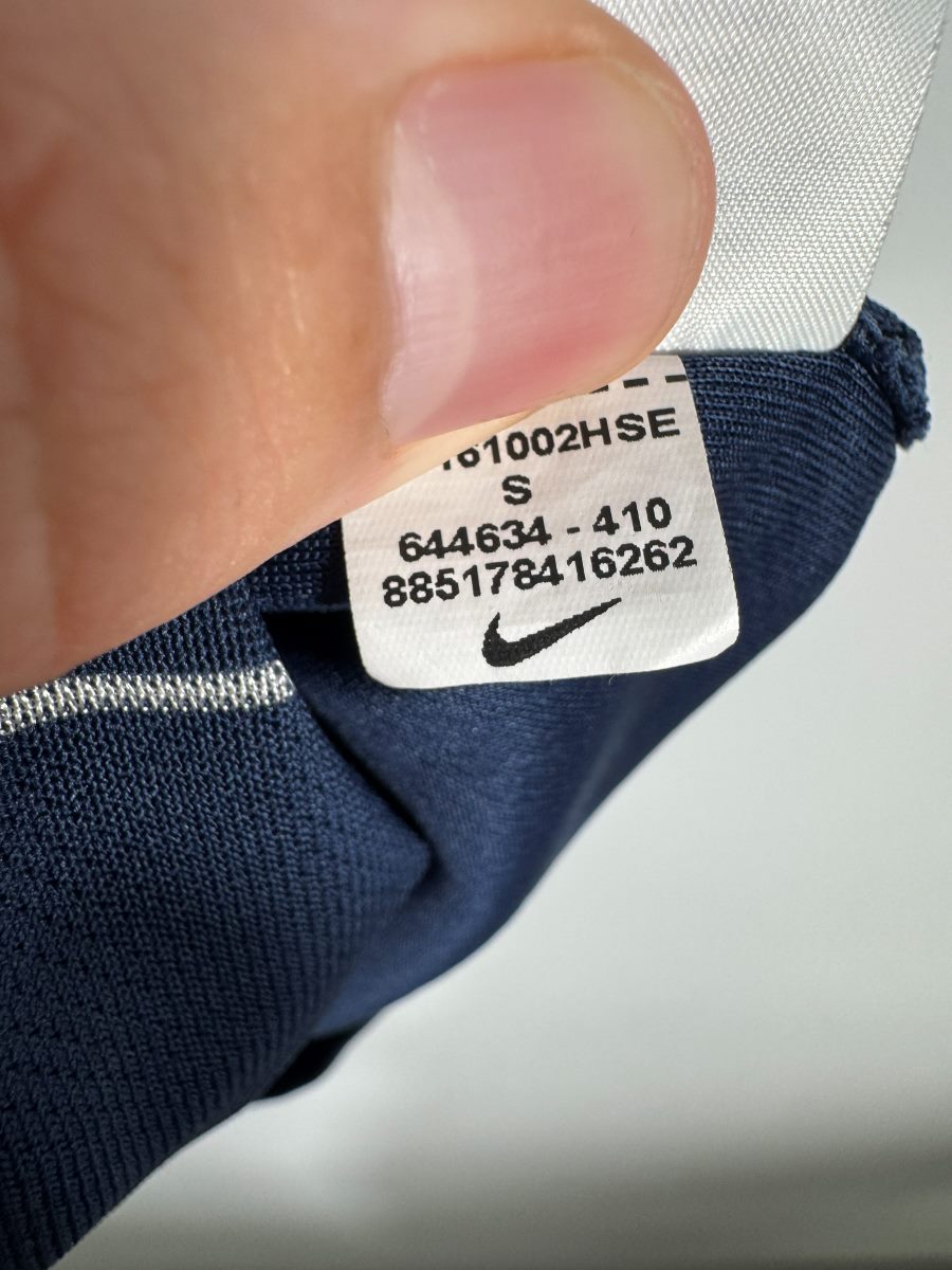 Étiquette Nike code 644634-410 taille S, maillot Wolfsburg third 2016-2017