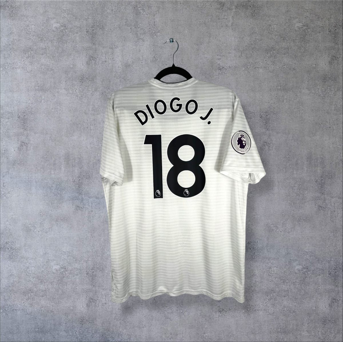 Dos du maillot Wolverhampton 2018-2019 extérieur blanc avec flocage Diogo J. N°18 et patch Premier League