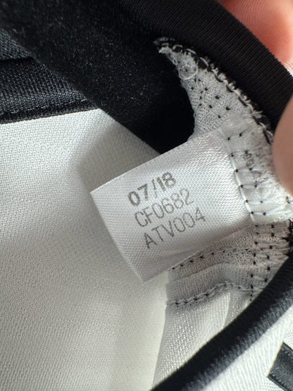 Étiquette intérieure adidas d'origine du maillot Wolverhampton 2018-2019, code CF0682, production 07/18