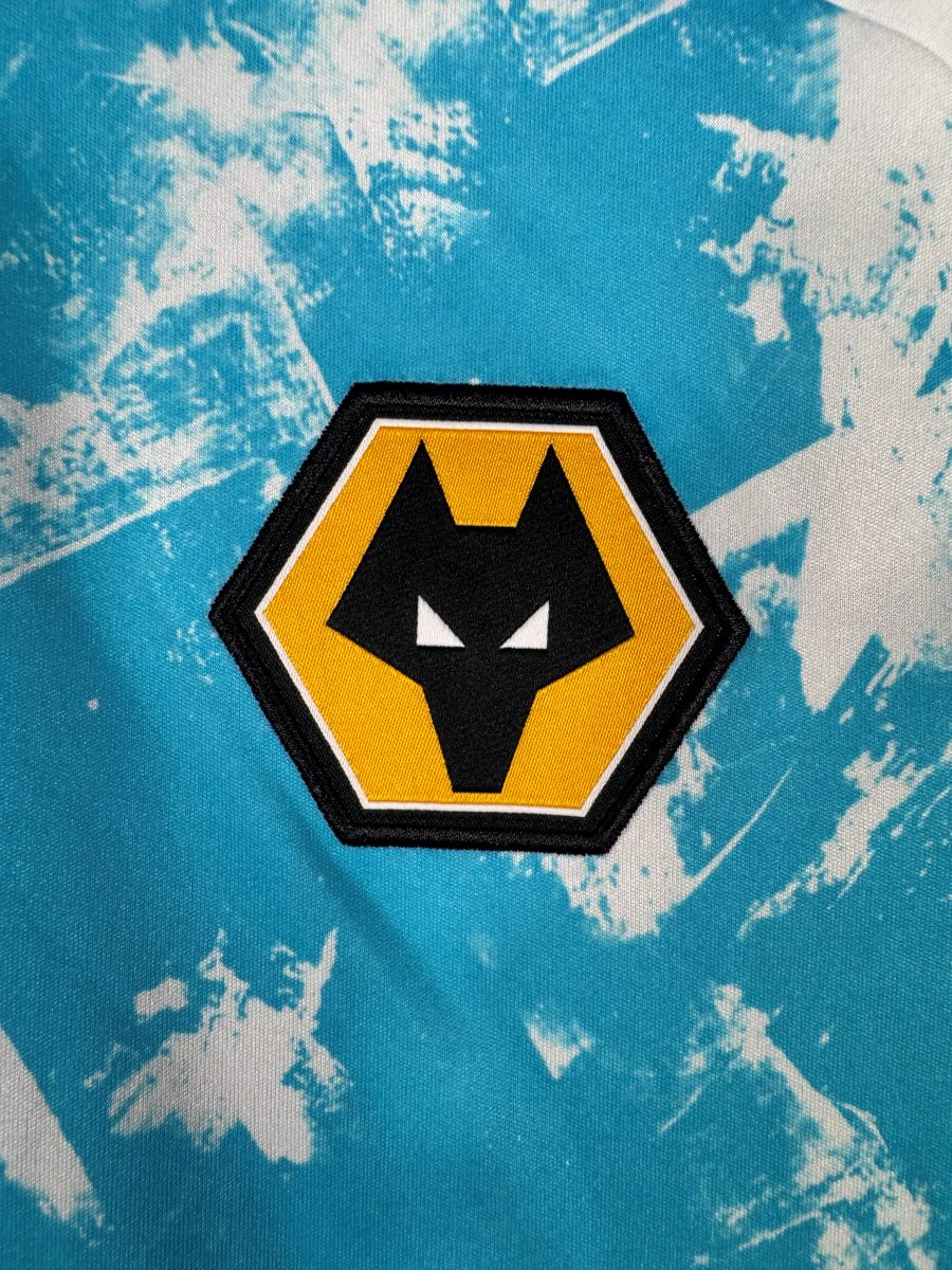 Écusson brodé hexagonal Wolves à tête de loup sur le maillot extérieur 2020-2021