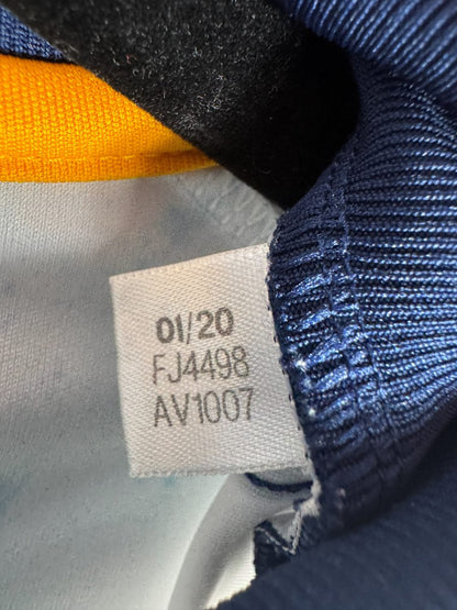 Étiquette adidas FJ4498 datée 01/20 du maillot Wolverhampton 2020-2021 extérieur